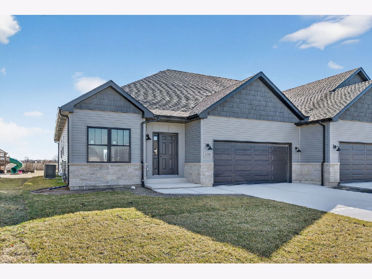 For Sale Diamond Illinois, 1165 Farmstone Drive