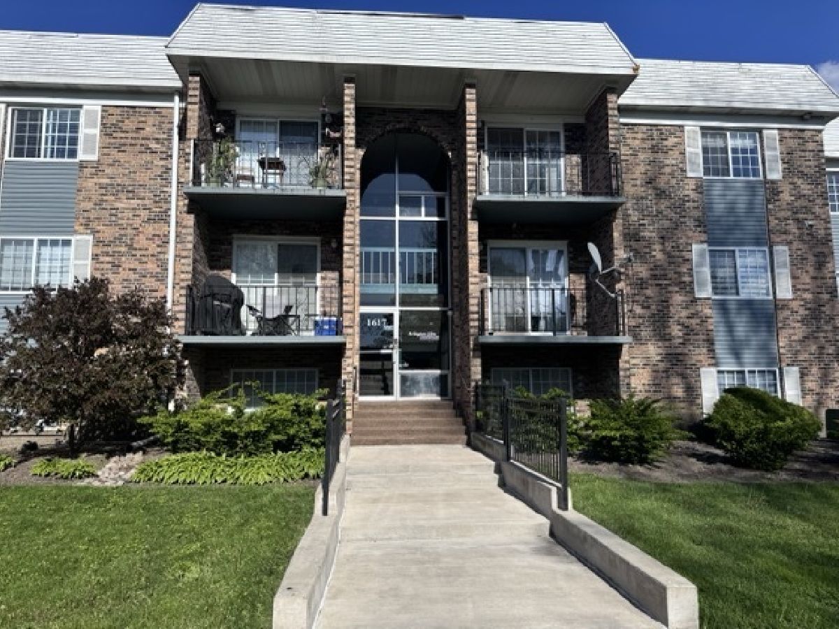 Condominiums Sold Arlington Glen Arlington Heights Illinois, 1617 Windsor
