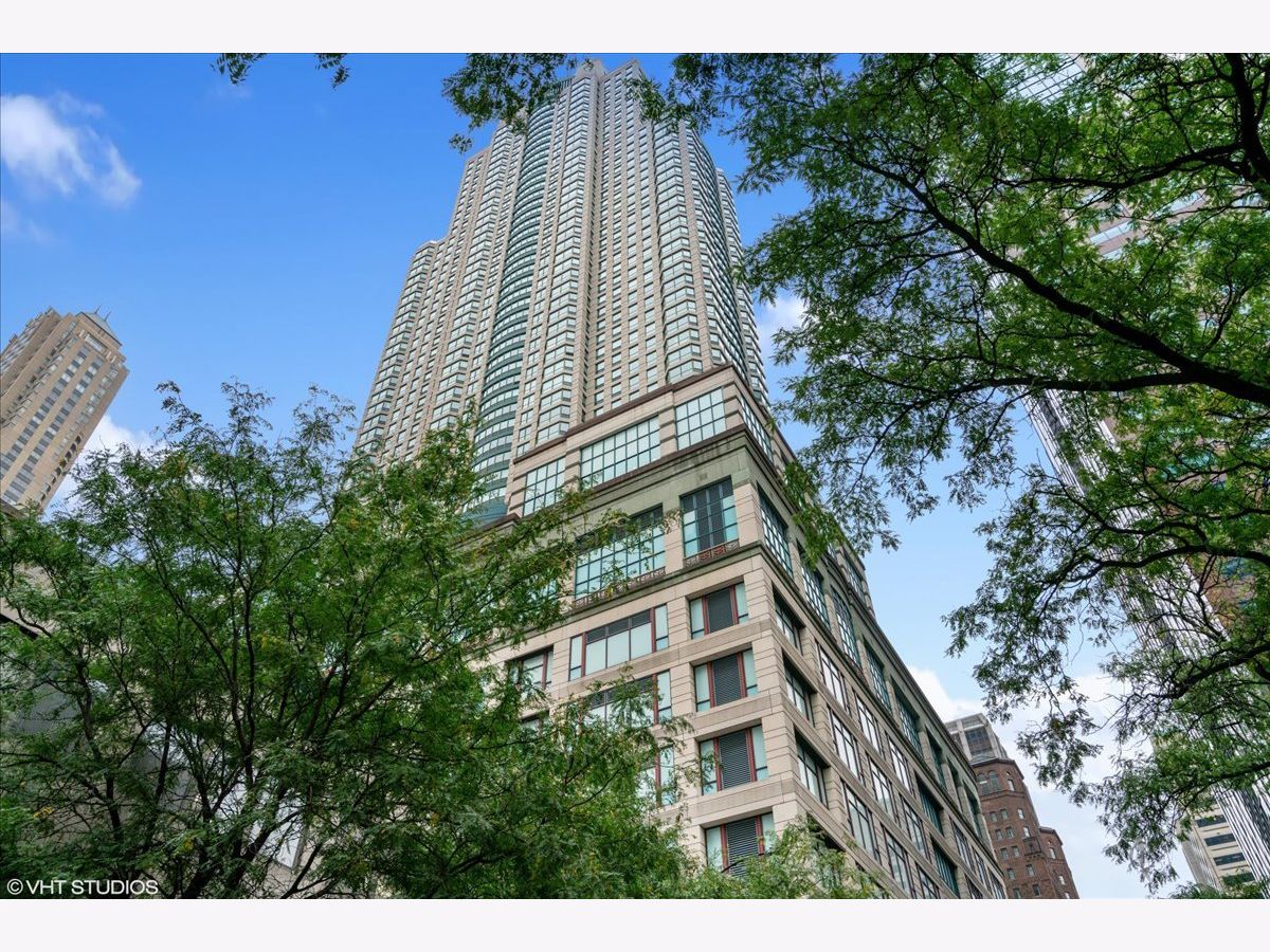  Rented Chicago Illinois, 100 Huron