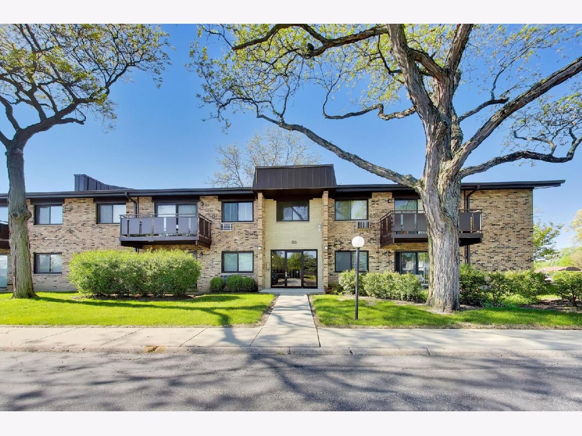 Condominiums For Sale Windsor Woods Arlington Heights Illinois, 2640 Windsor Drive
