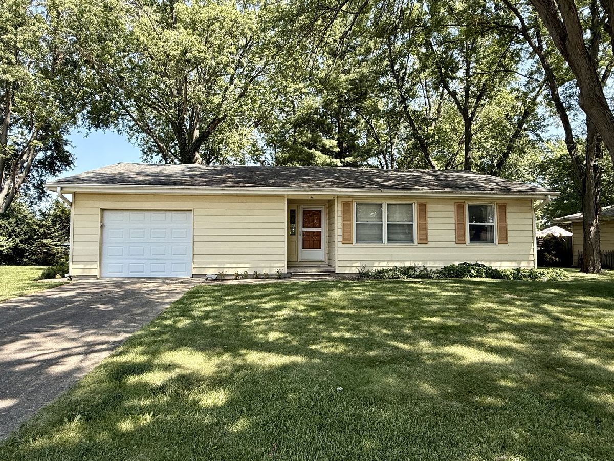  For Sale Clinton Illinois, 14 Bradley Court