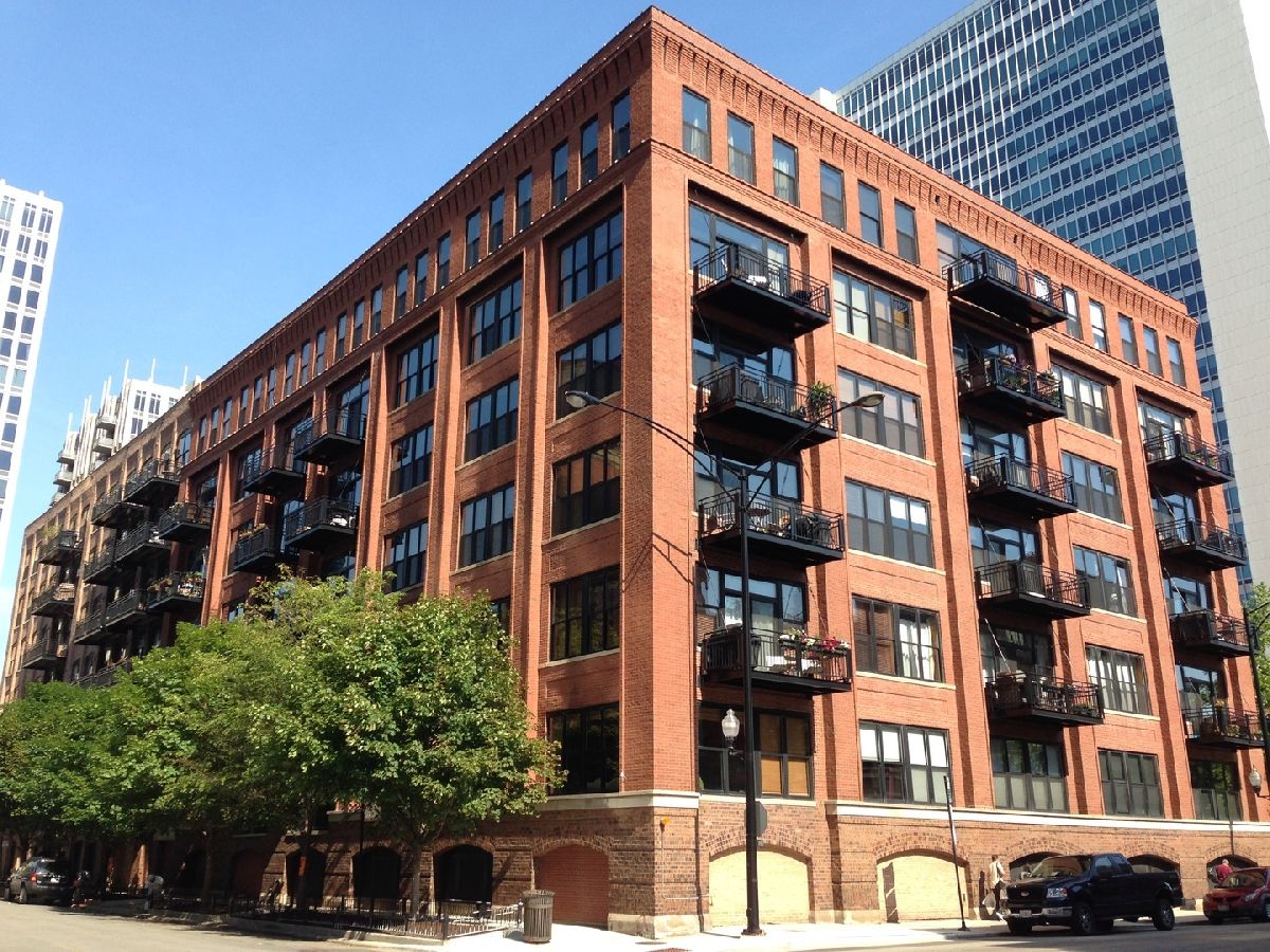 Condos & Townhomes & Homes Rented River North Chicago Illinois, 520 Huron