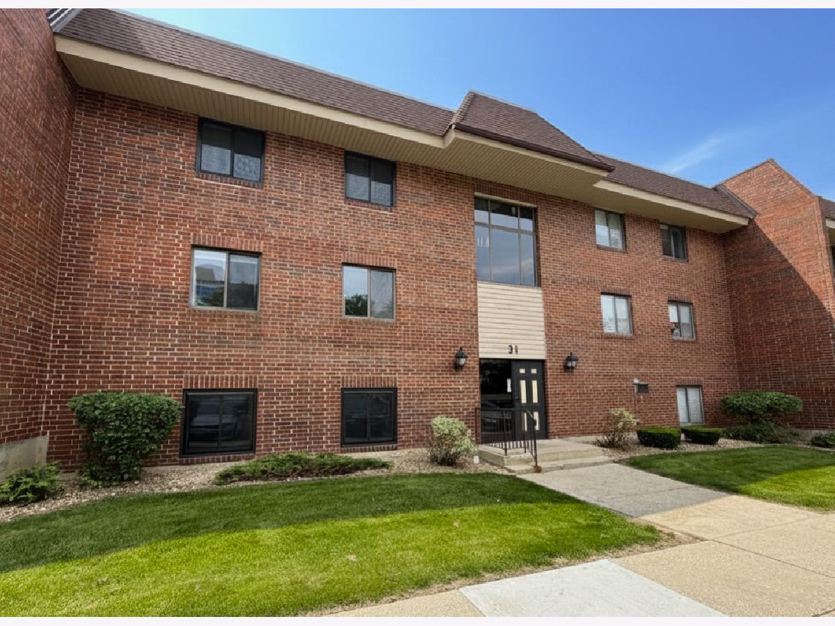 Condominiums For Sale Highland Lakes Lombard Illinois, 31 Janata Boulevard