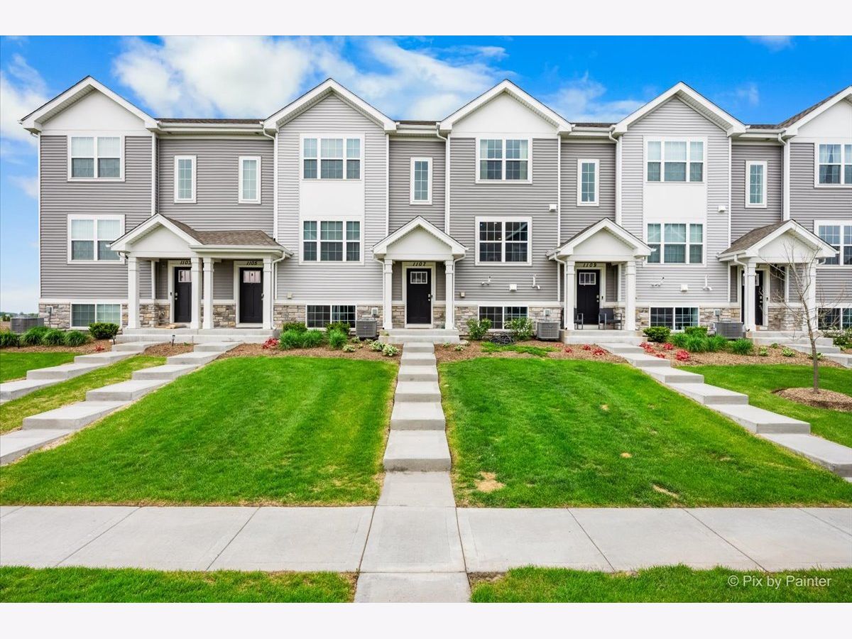Homes & Condos & Townhomes For Sale Prairie Ridge Hampshire Illinois, 1107 Briar Glen Court