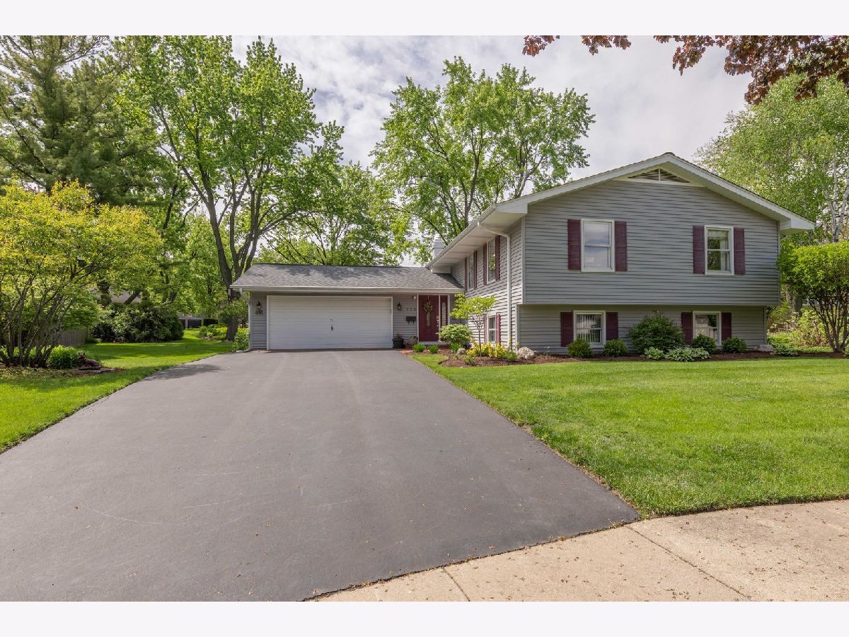  For Sale St Charles Illinois, 520 15th Court