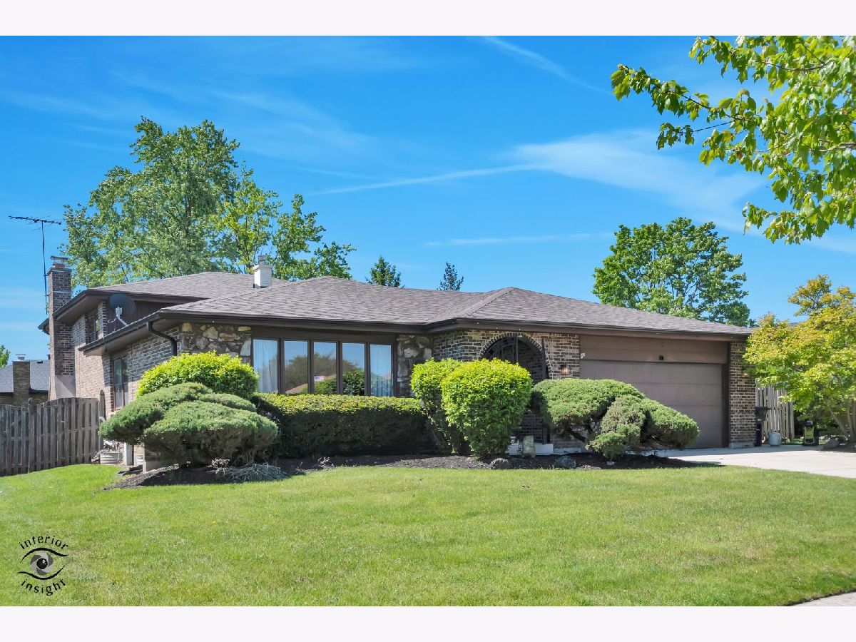  For Sale Darien Illinois, 825 Walnut Drive