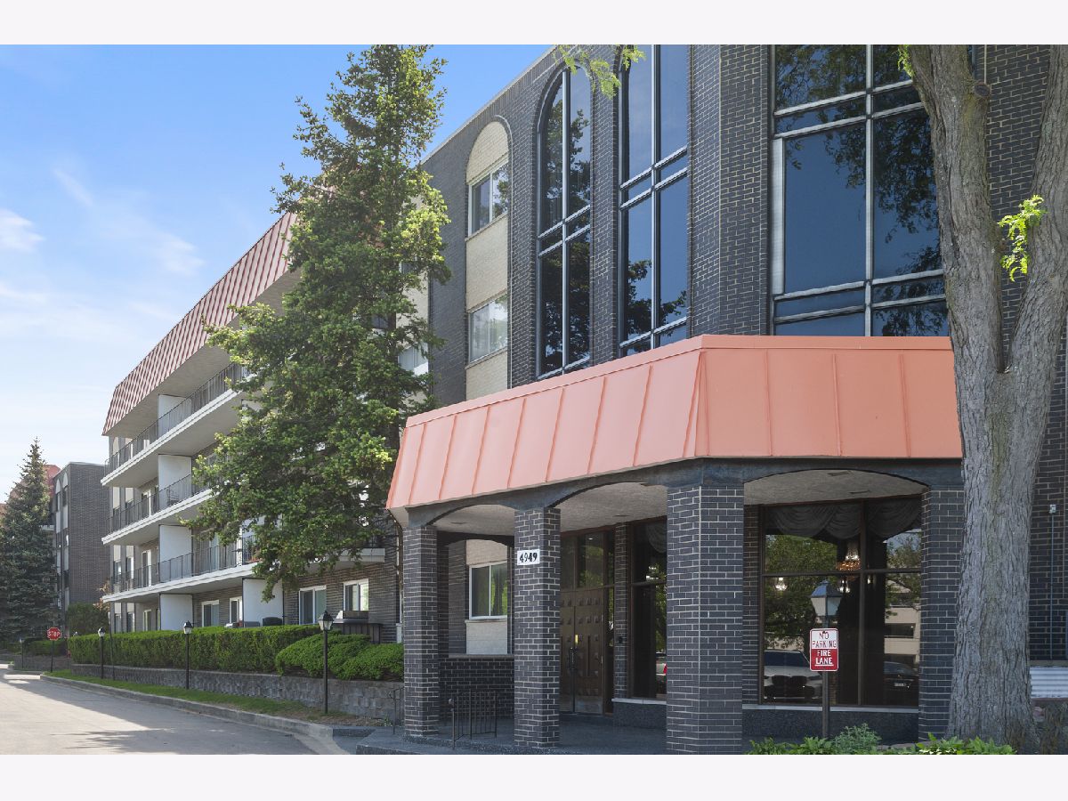 Condominiums & Homes For Sale Barcelona Skokie Illinois, 4949 Golf Road