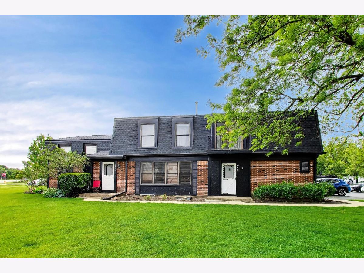 Townhomes & Condos For Sale Inverrary Deerfield Illinois, 958 Inverrary Lane