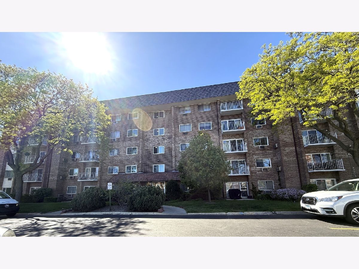 Condominiums For Sale Regency Condominiums Glenview Illinois, 10373 Dearlove Road