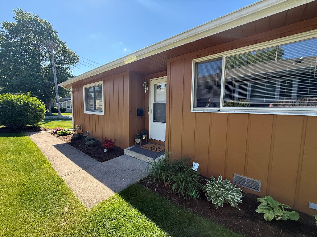  Rented Batavia Illinois, 113 Van Nortwick