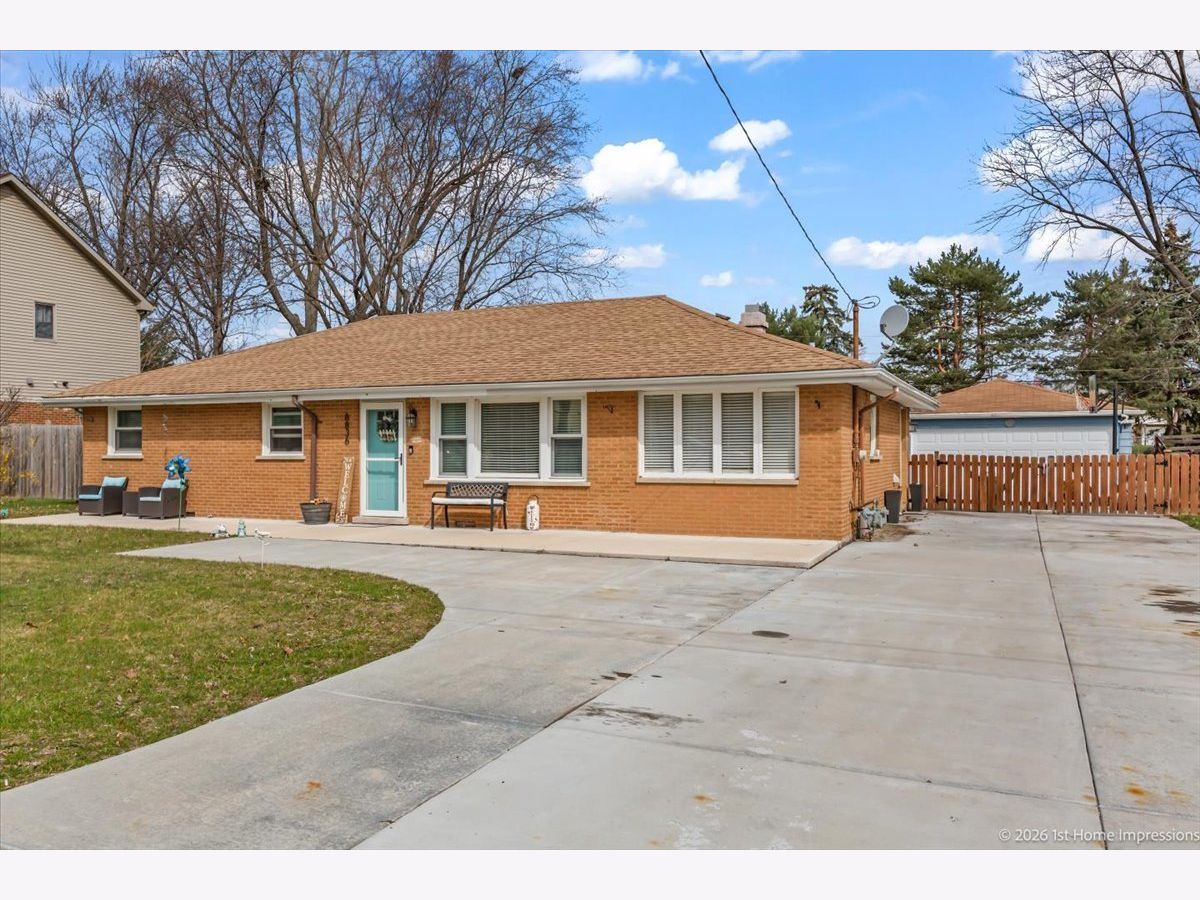  For Sale Hickory Hills Illinois, 8836 93rd Place