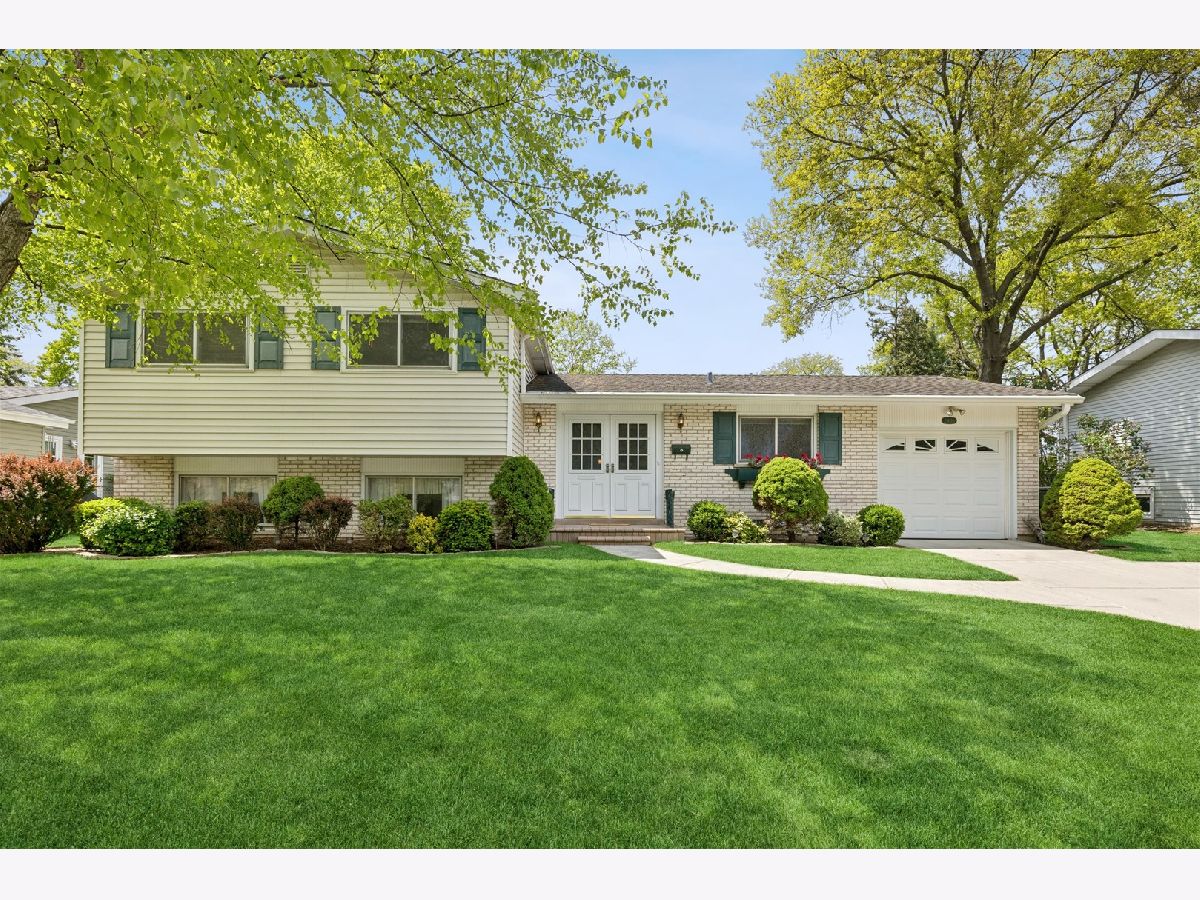 Homes & Condominiums For Sale Greenbrier Arlington Heights Illinois, 2406 Lafayette Street