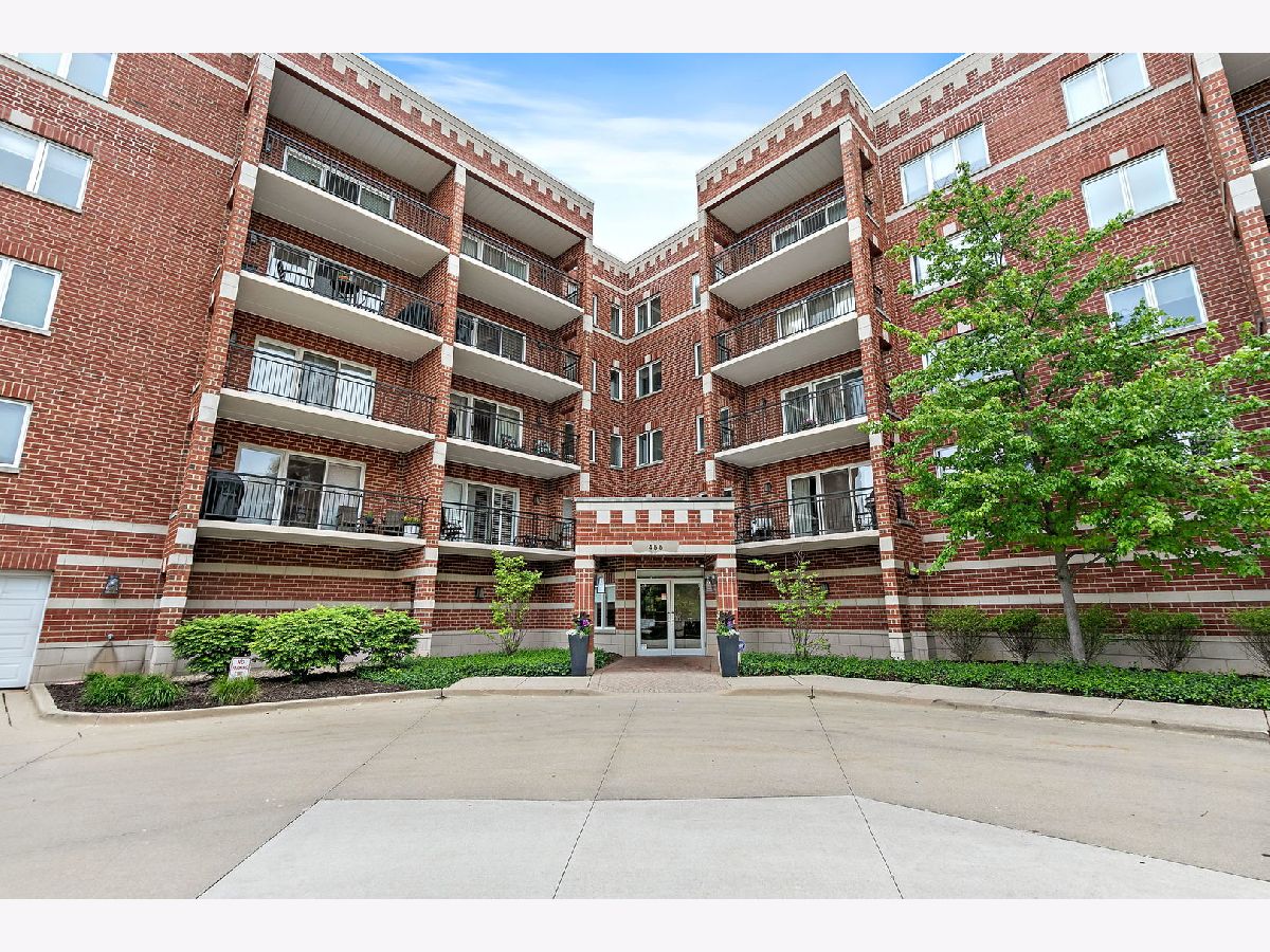 Condominiums For Sale Waterford Place Wheaton Illinois, 455 Front Street
