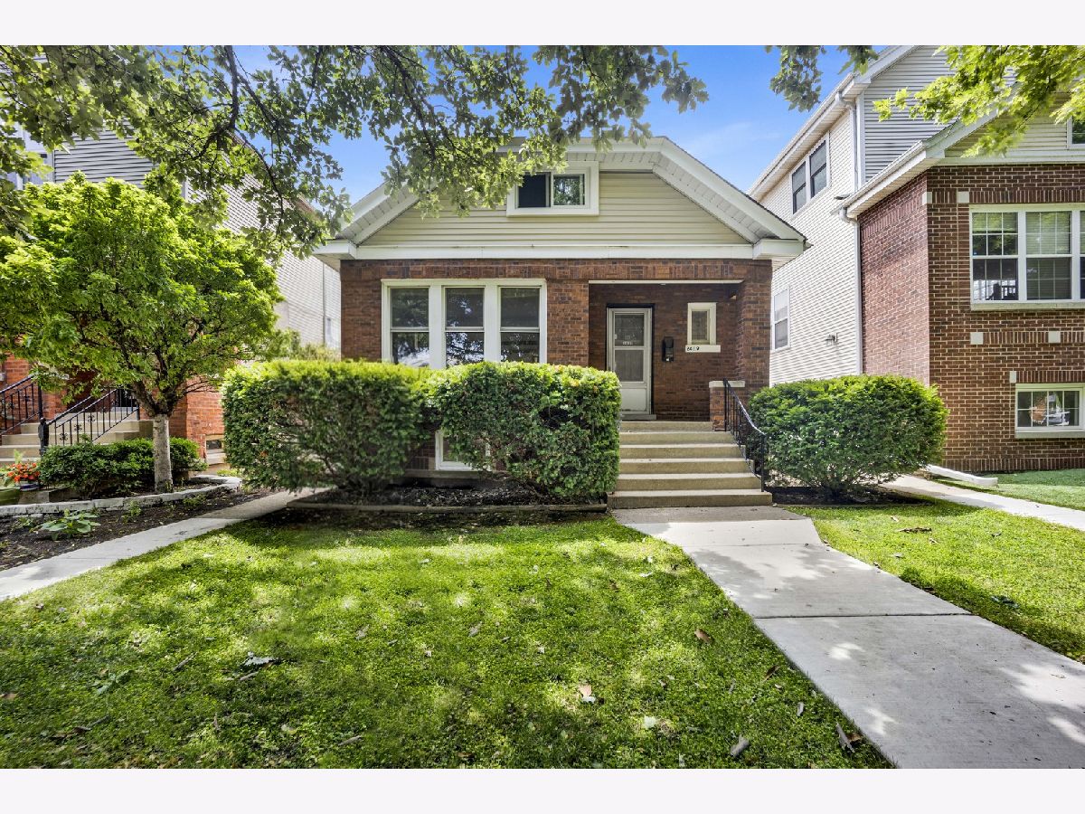  For Sale Chicago Illinois, 2419 Berenice Avenue