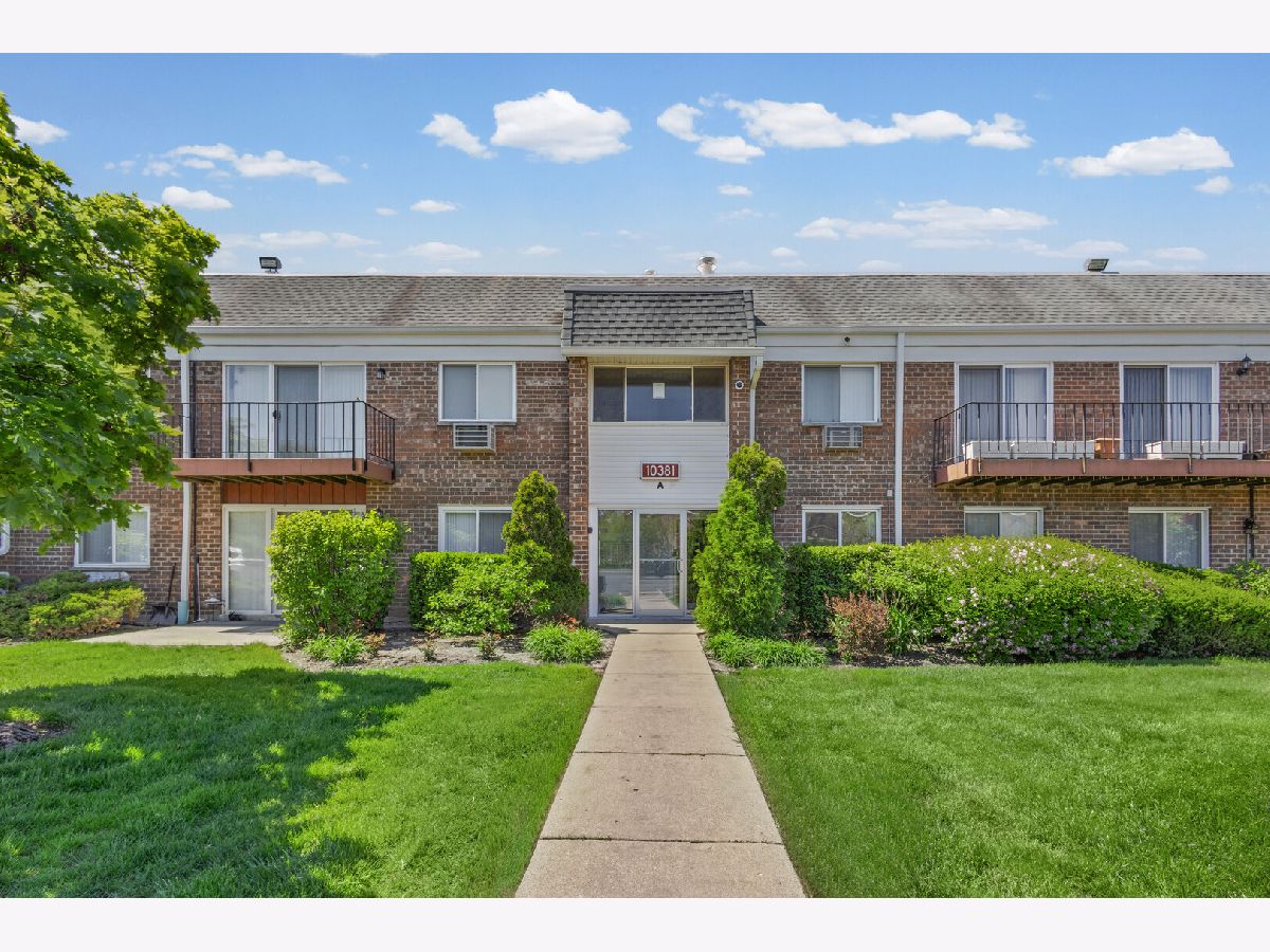 Condominiums For Sale Regency Condominiums Glenview Illinois, 10381 Dearlove Road