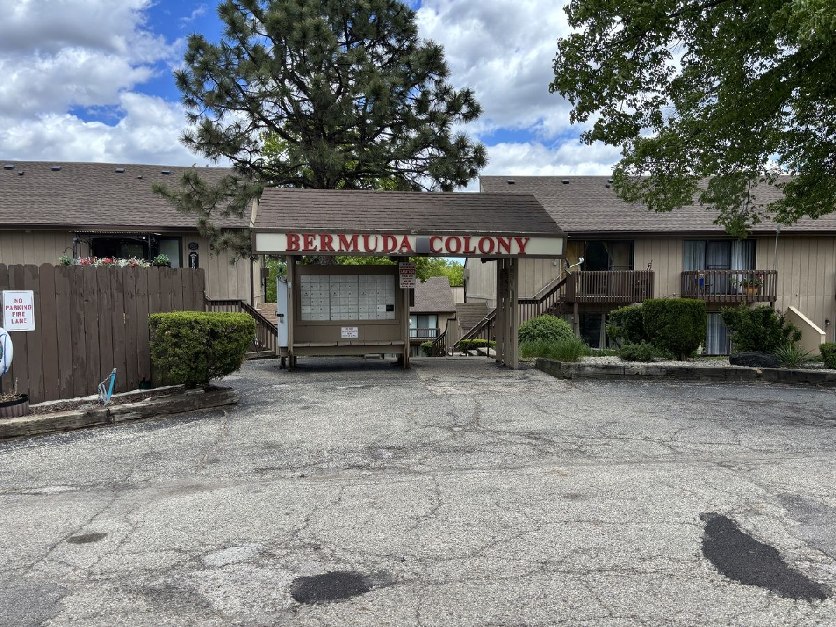 Condos & Townhomes For Sale Vacation Village Fox Lake Illinois, 36 Bermuda Colony