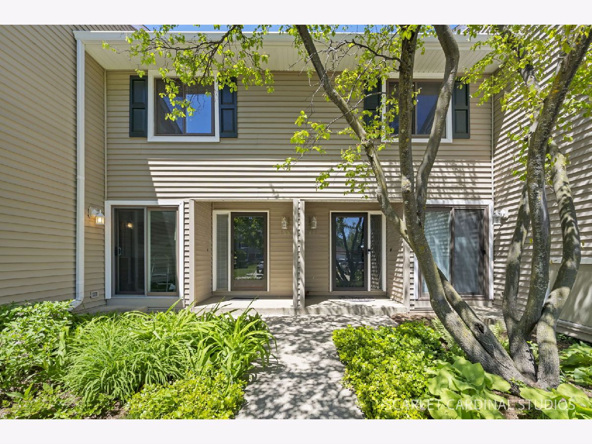 Townhomes & Condos For Sale Hidden Lake Village Buffalo Grove Illinois, 955 Harvest Circle