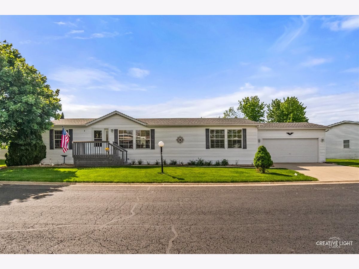 Condos & Townhomes For Sale Wildwood South Sandwich Illinois, 611 Bluebird Circle