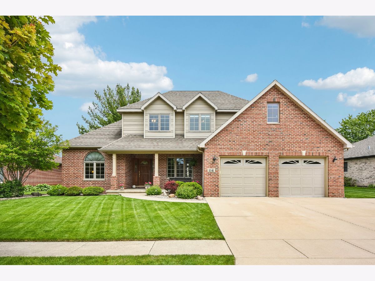 Homes & Townhomes For Sale Lakewood Estates Morris Illinois, 1041 Lakeview Drive