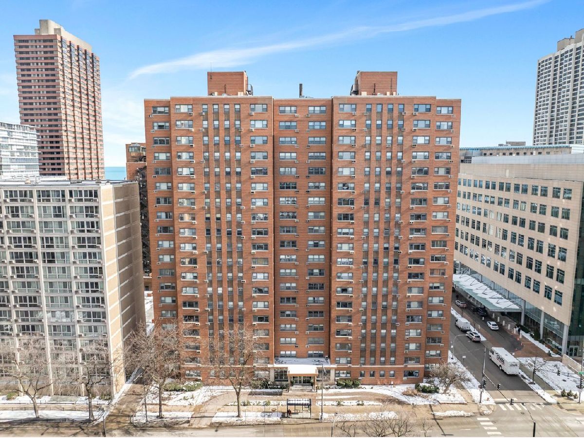  For Sale Chicago Illinois, 2909 Sheridan Road