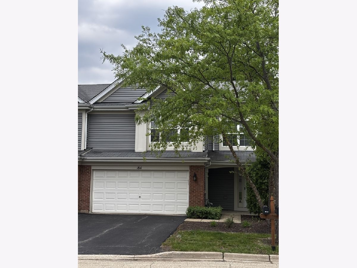 Homes & Townhomes For Rent Foxmoor Montgomery Illinois, 1811 Waverly