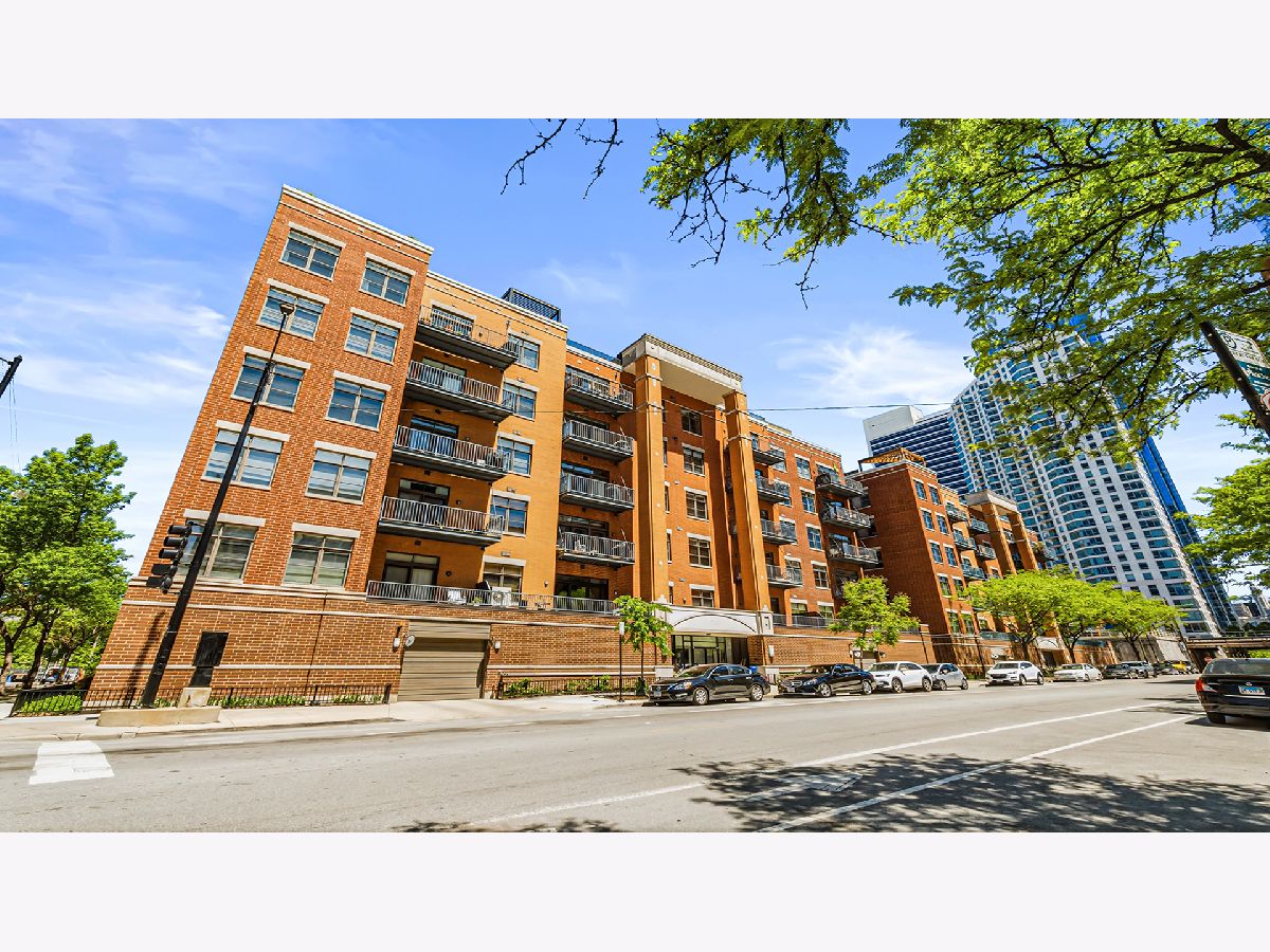 Condos & Townhomes For Sale Fulton Station Chicago Illinois, 560 Fulton Street