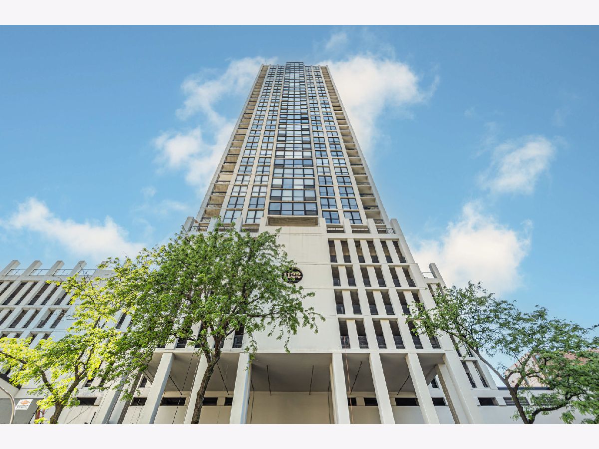  For Sale Chicago Illinois, 1122 Clark Street