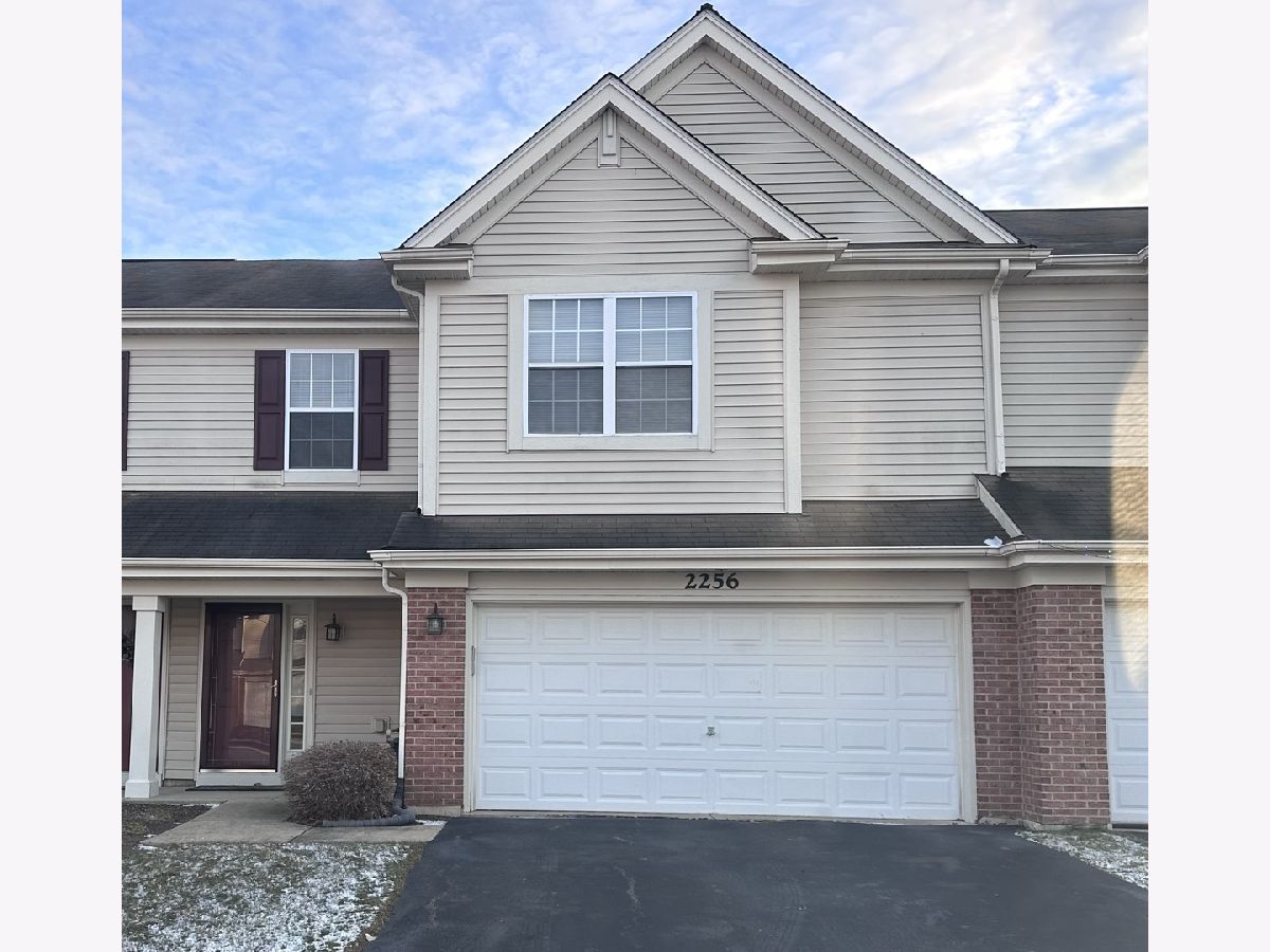  Rented Lake In The Hills Illinois, 2256 Pembridge