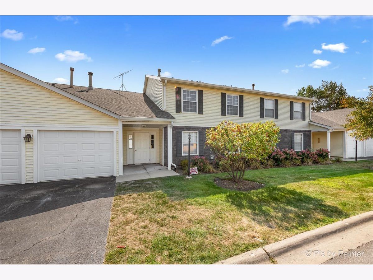 Condominiums For Sale Hearthwood Farms Bartlett Illinois, 327 Newport Lane