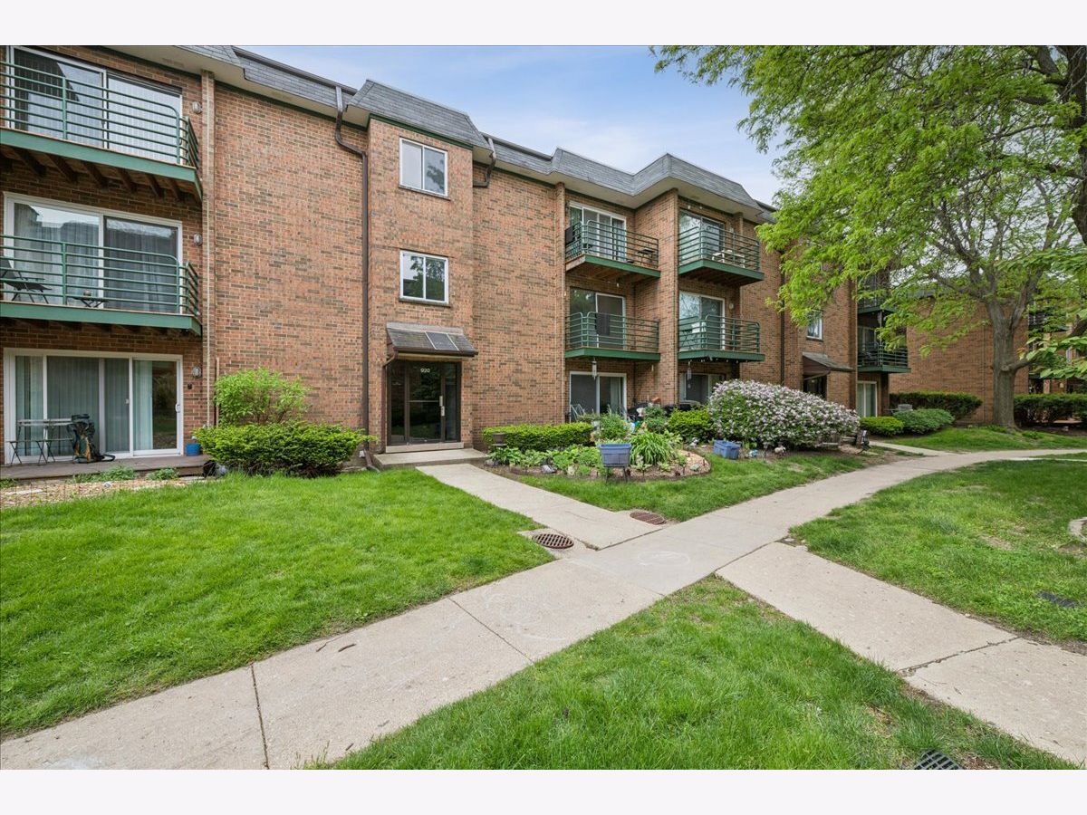 Condominiums For Rent Hidden Ponds Schaumburg Illinois, 920 Casey