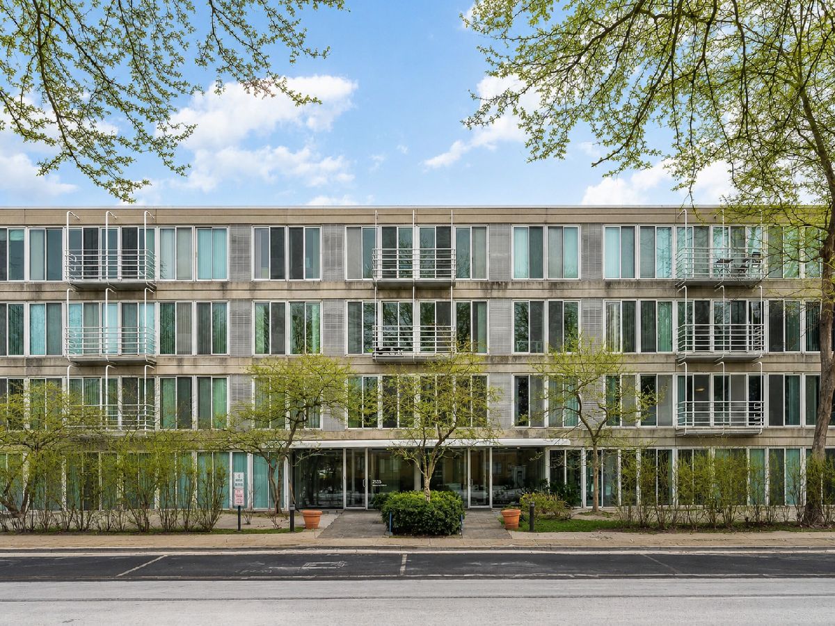  For Sale Evanston Illinois, 2555 Gross Point Road