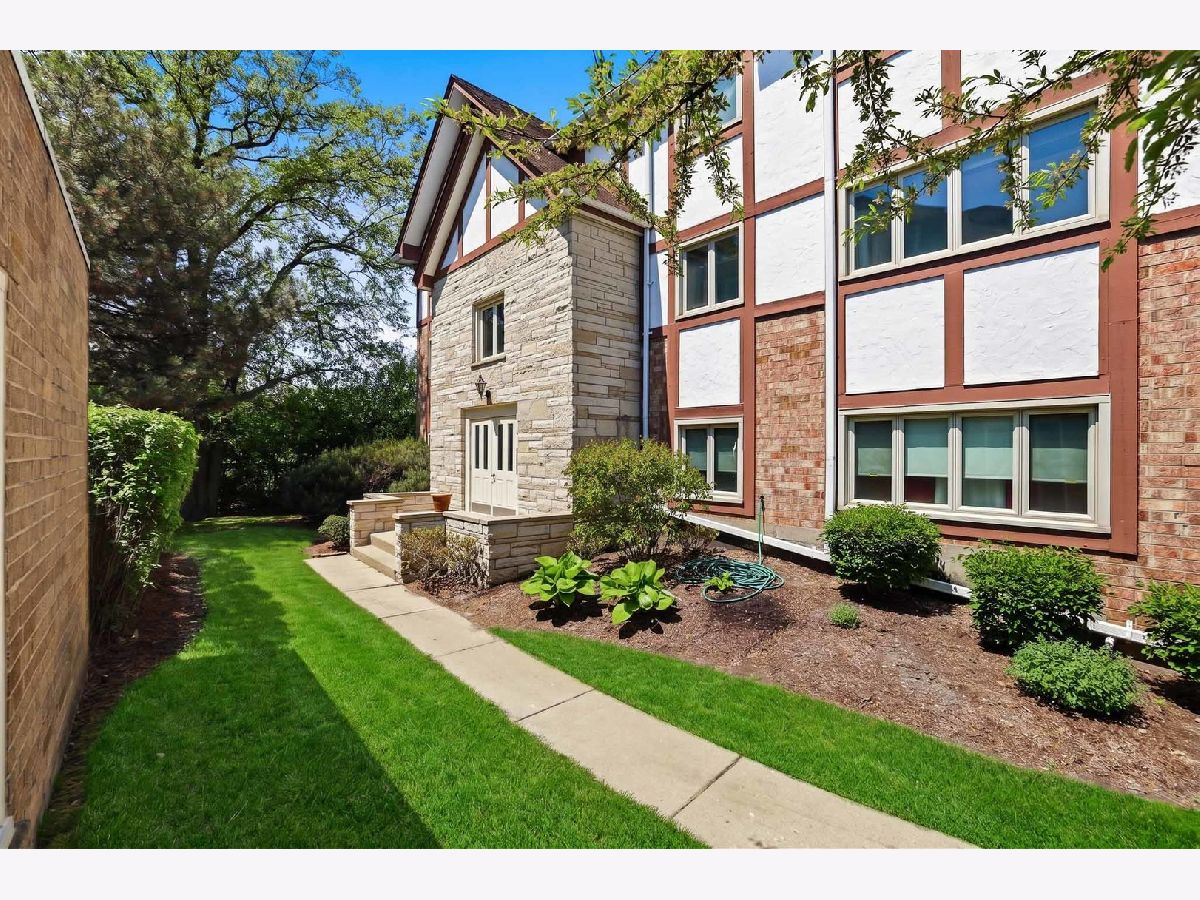 Condos & Townhomes For Sale Ballantrae Northbrook Illinois, 660 Ballantrae Drive