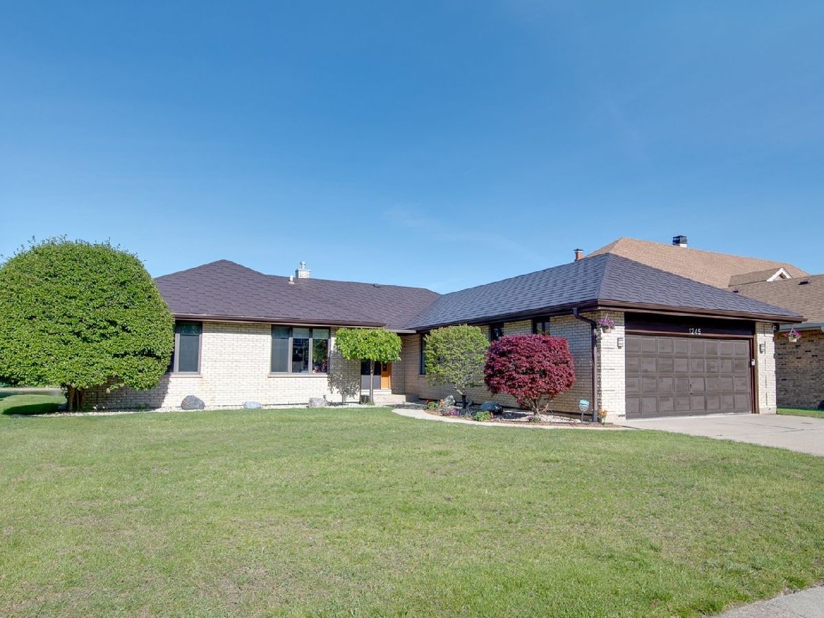 Homes For Sale Circle Bay Estates Elk Grove Village Illinois, 1245 Biscayne Drive