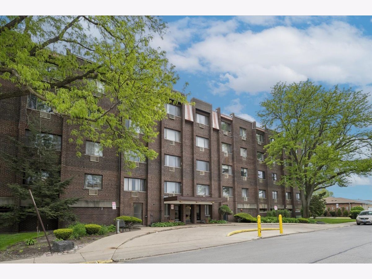 Condominiums For Sale Pueblo Commons Chicago Illinois, 8455 Leland Avenue