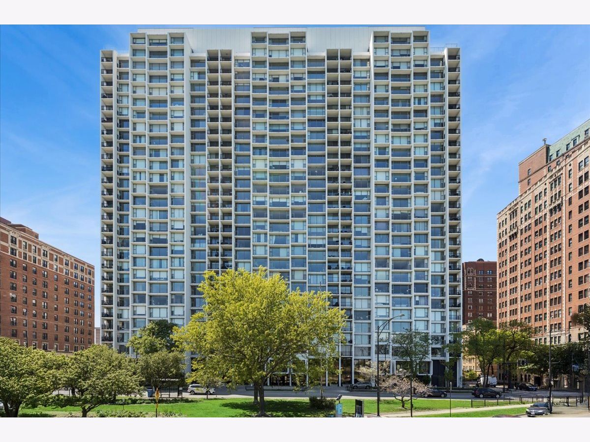  For Sale Chicago Illinois, 3200 Lake Shore Drive