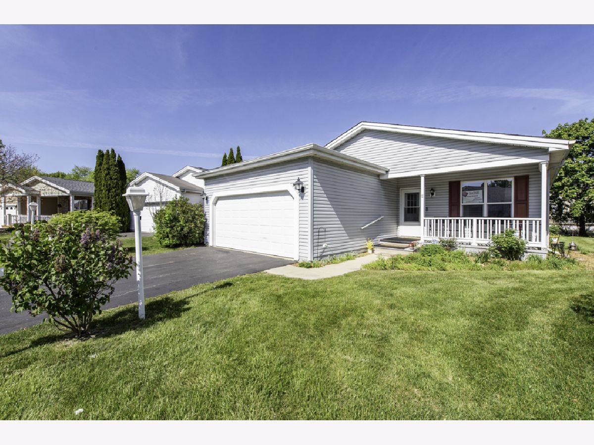 Homes & Condos & Townhomes For Sale Saddlebrook Farms Grayslake Illinois, 109 Hunter Court