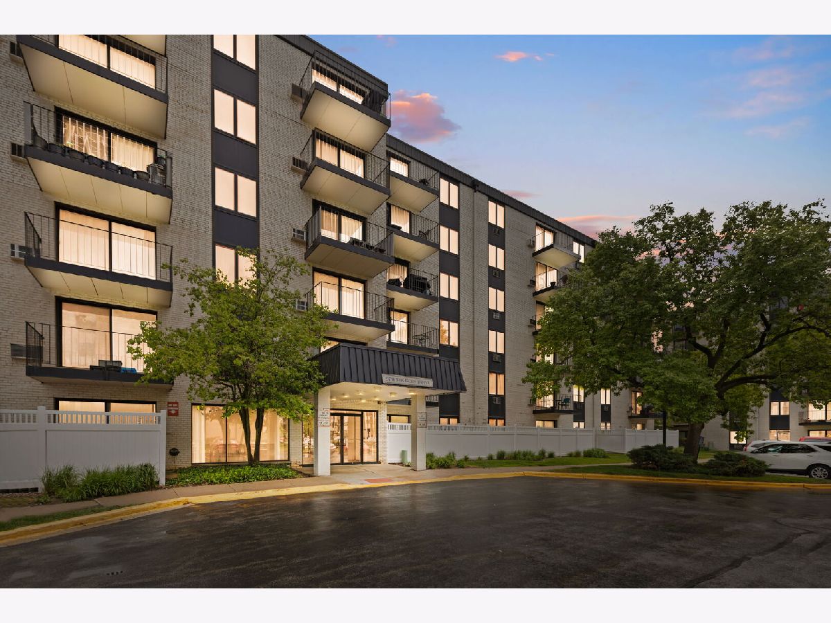 Condos & Townhomes & Homes For Sale Terrace Square Niles Illinois, 9731 Fox Glen Drive