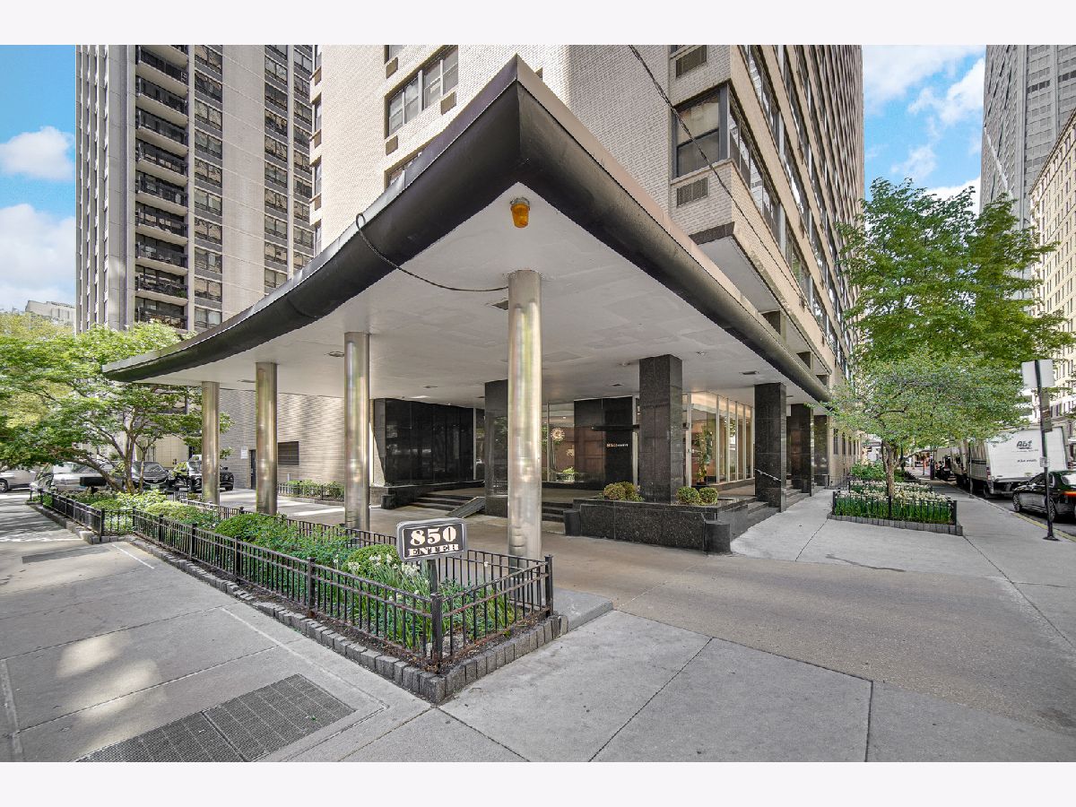  For Sale Chicago Illinois, 850 Dewitt Place