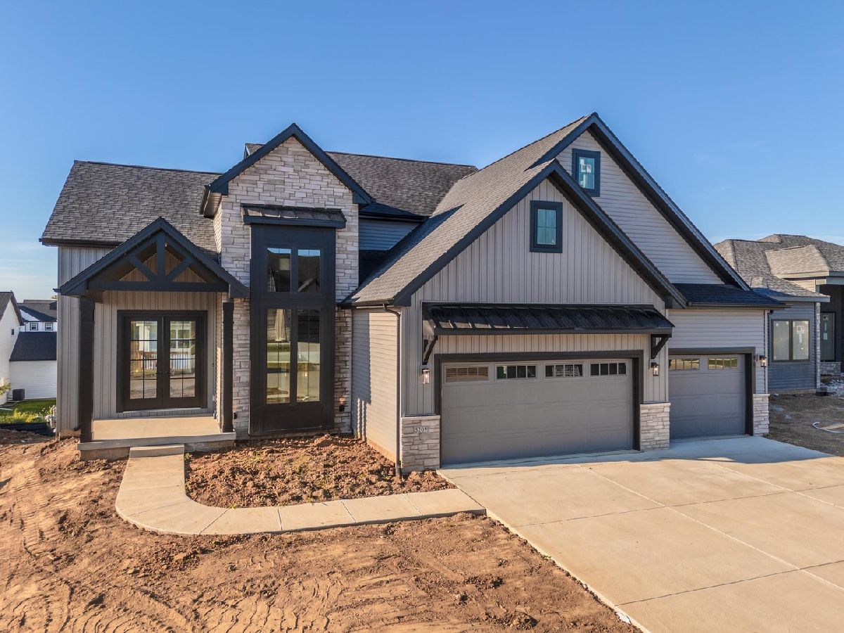 Homes & Condos & Townhomes For Sale Grove On Kickapoo Creek Bloomington Illinois, 1103 Bell Grove Drive
