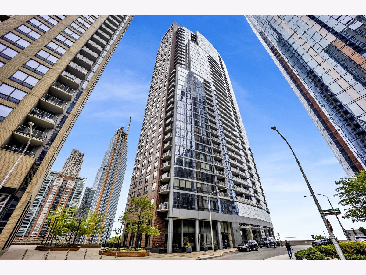Condos & Townhomes Rented Chandler Chicago Illinois, 450 Waterside