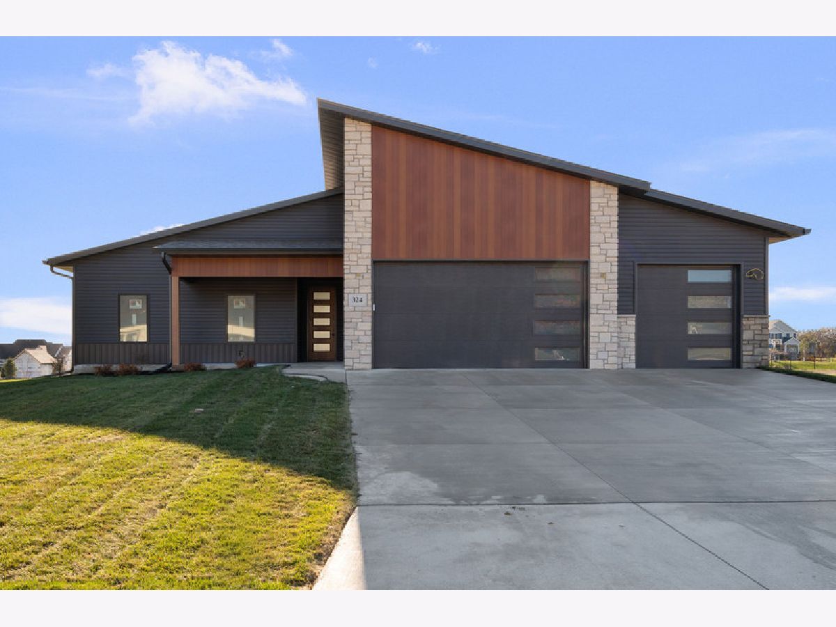  For Sale Riverdale Iowa, 324 Linda Lane