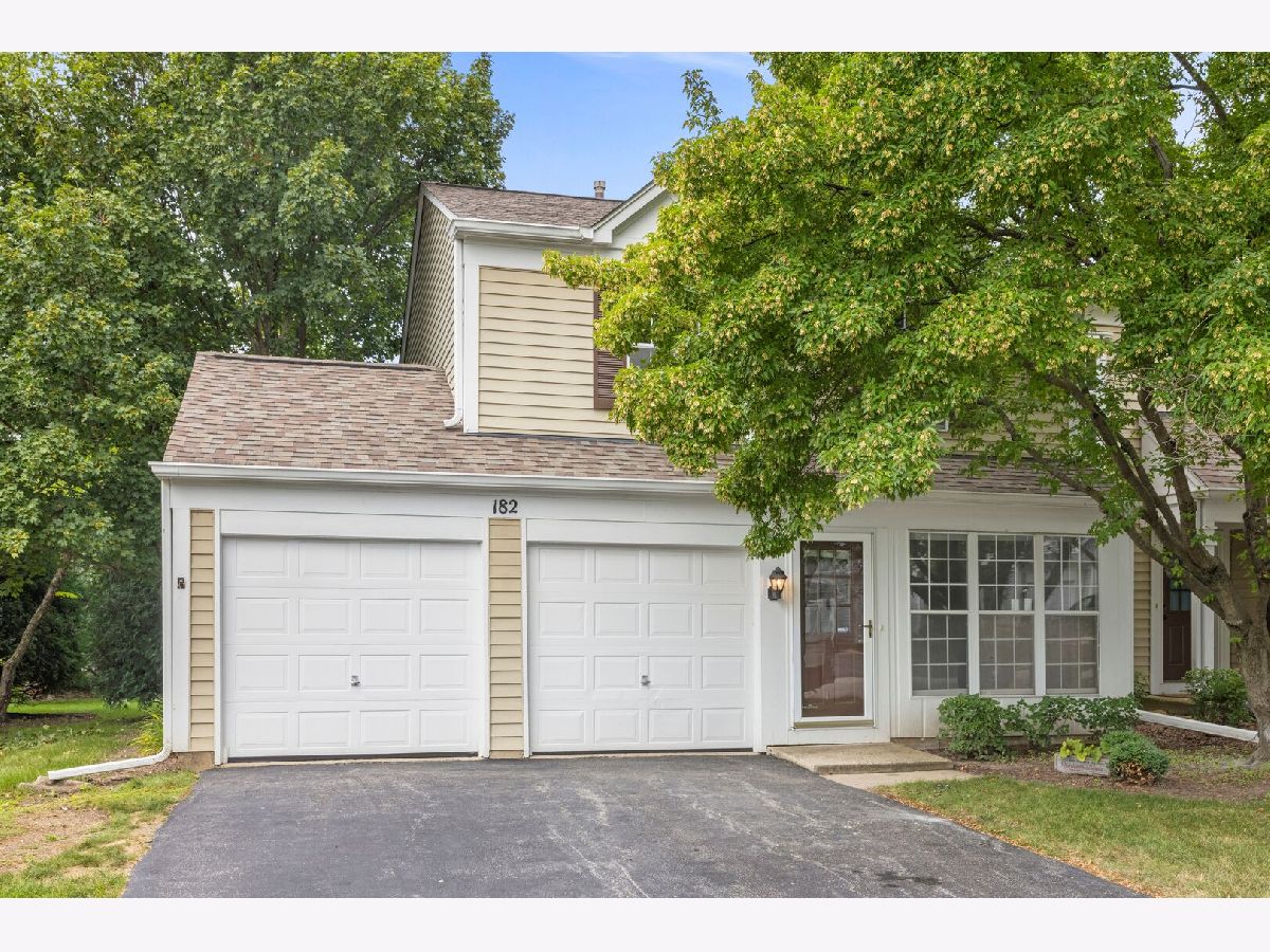 Townhomes & Condos & Homes For Rent Diamond Bay Aurora Illinois, 182 Half Moon