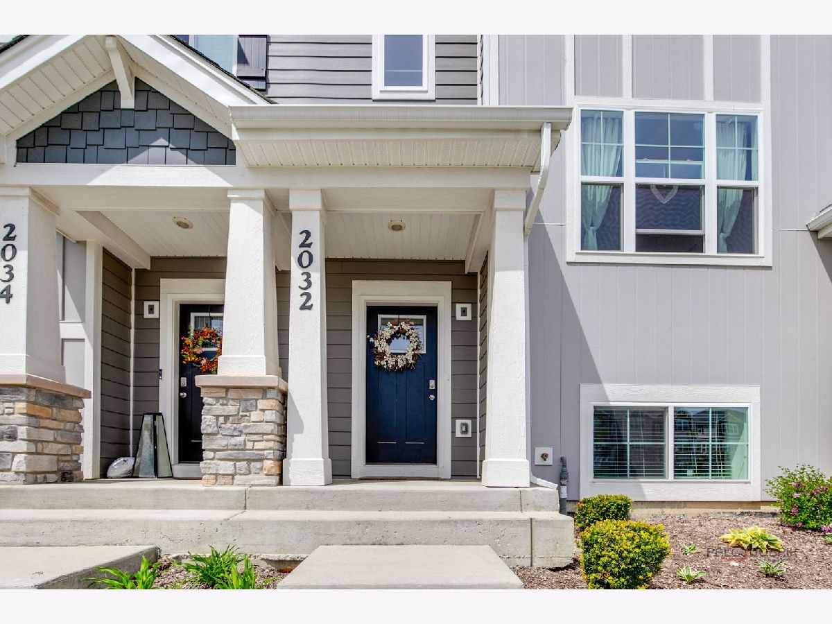 Condos & Townhomes For Sale The Townes At Oak Creek Mundelein Illinois, 2032 Yellowstone Boulevard