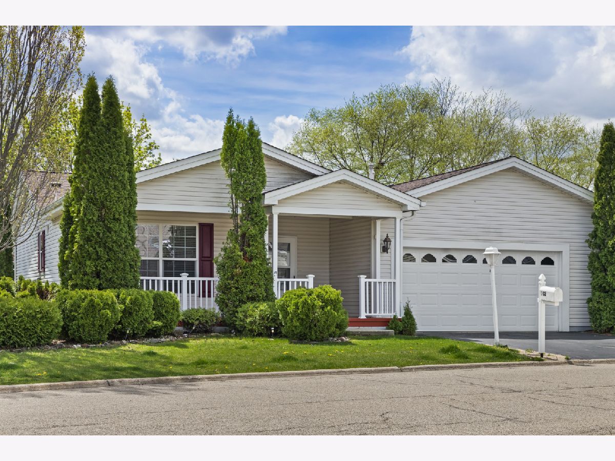 Homes & Condos & Townhomes Sold Saddlebrook Farms Grayslake Illinois, 102 Hitching Post