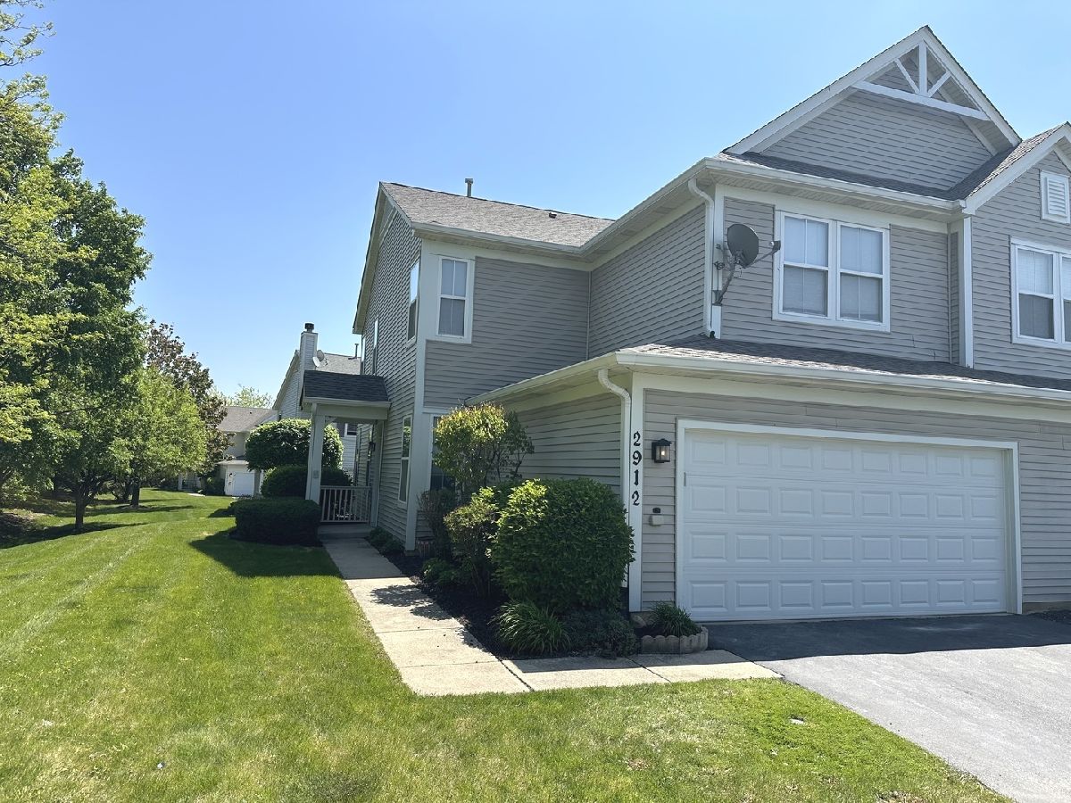  For Sale Lindenhurst Illinois, 2912 Falling Waters Lane