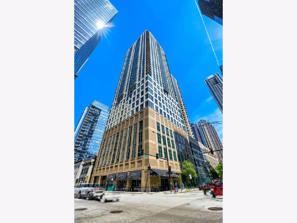 Condominiums For Sale 2 E Erie Condos Chicago Illinois, 2 Erie Street