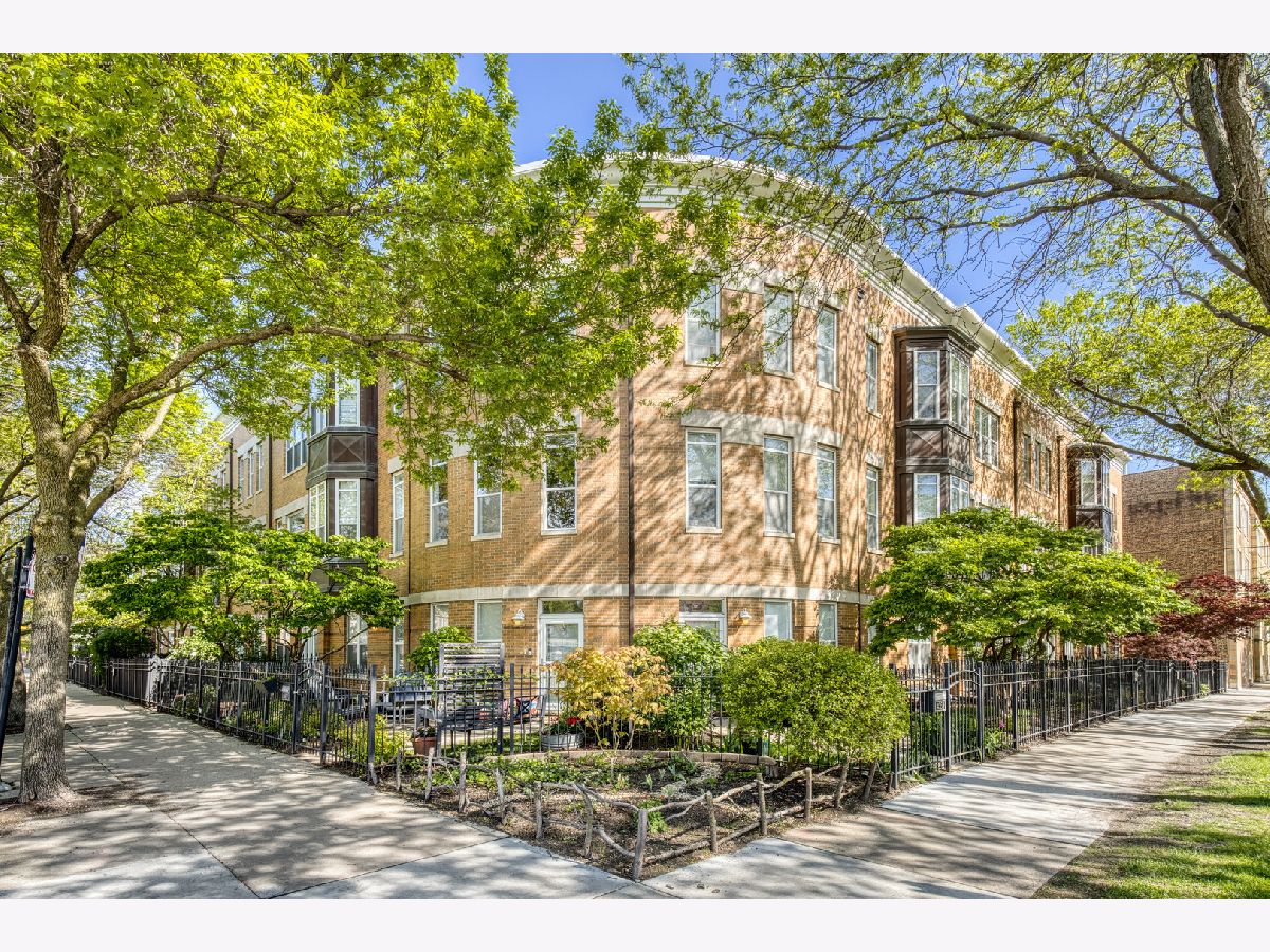  For Sale Chicago Illinois, 2477 Montrose Avenue