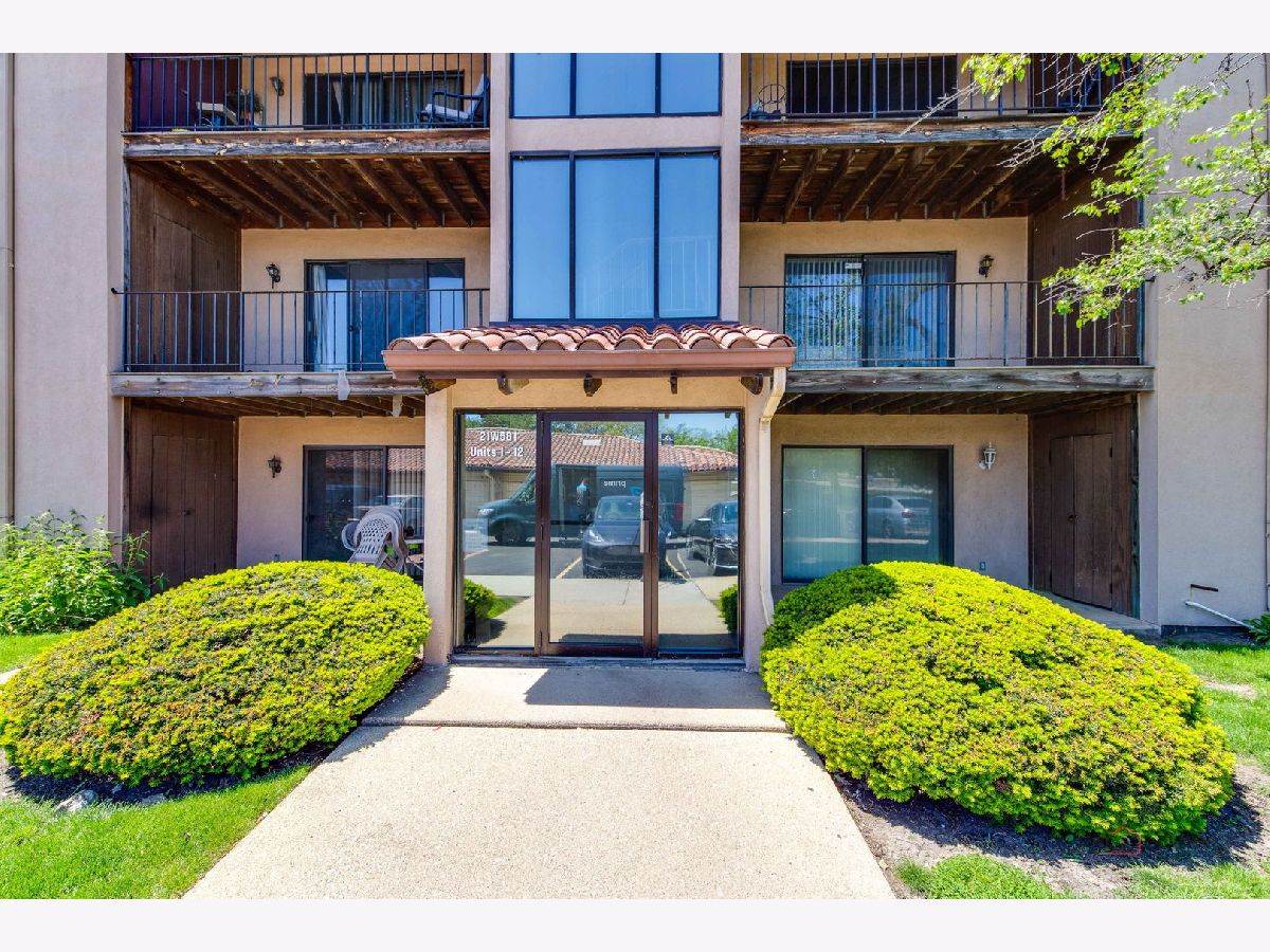 Condominiums For Sale River Glen Lombard Illinois, 21W581 North Avenue