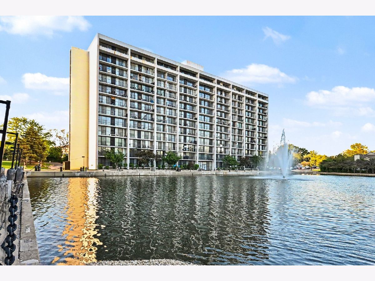 Condominiums For Sale Cove Landing Lombard Illinois, 2015 Finley Road