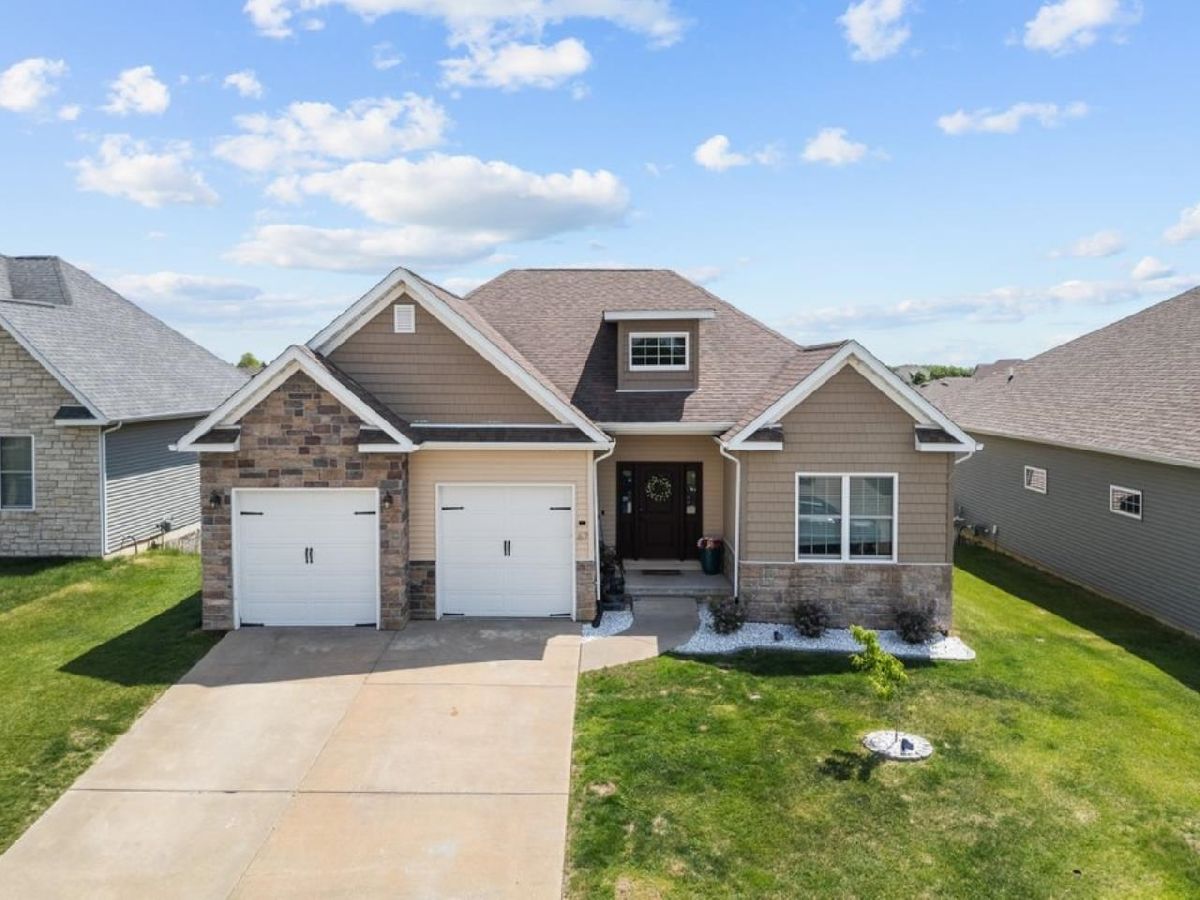  For Sale Leclaire Iowa, 67 Cobblestone Lane